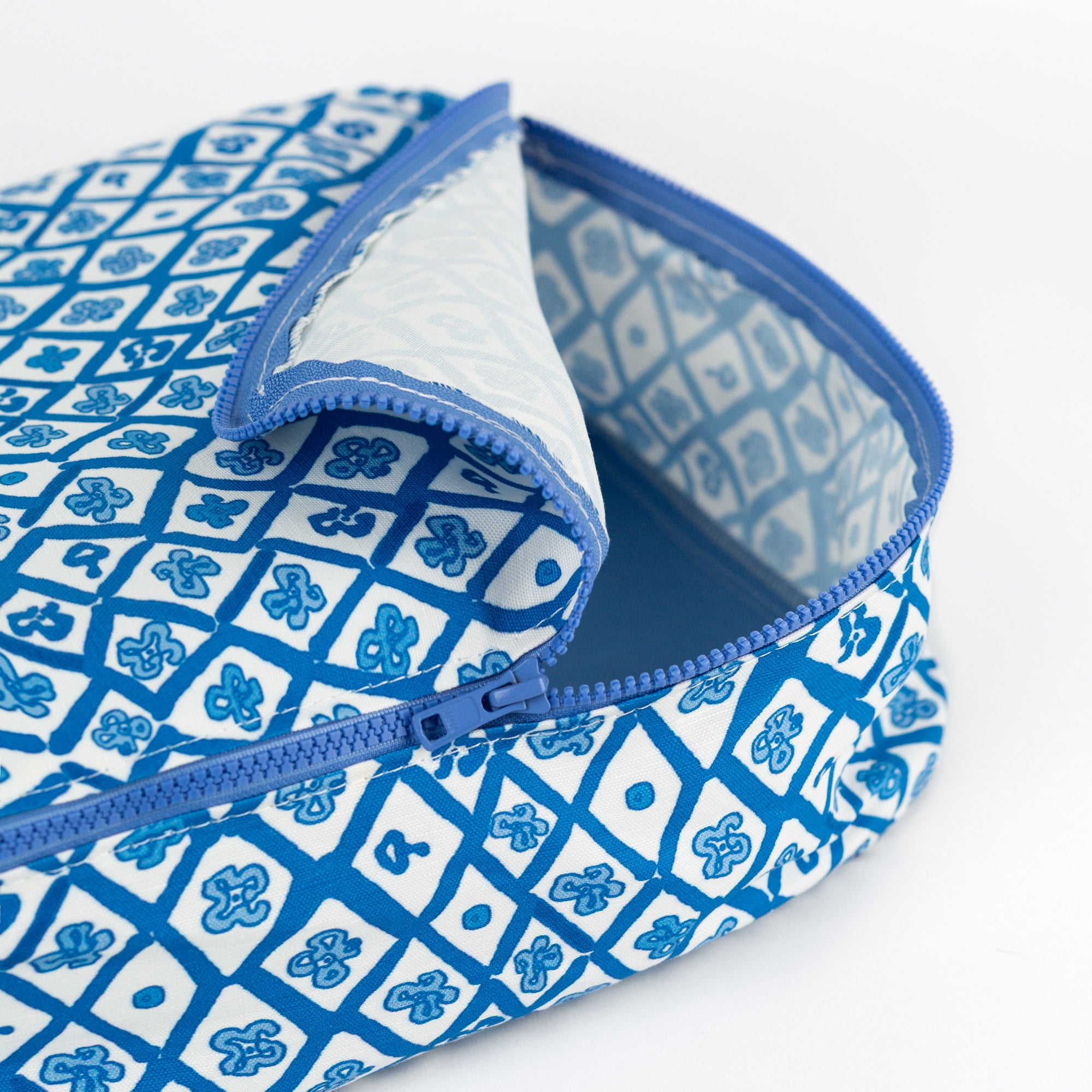 Picasso Trellis Packing Cube in Cobalt
