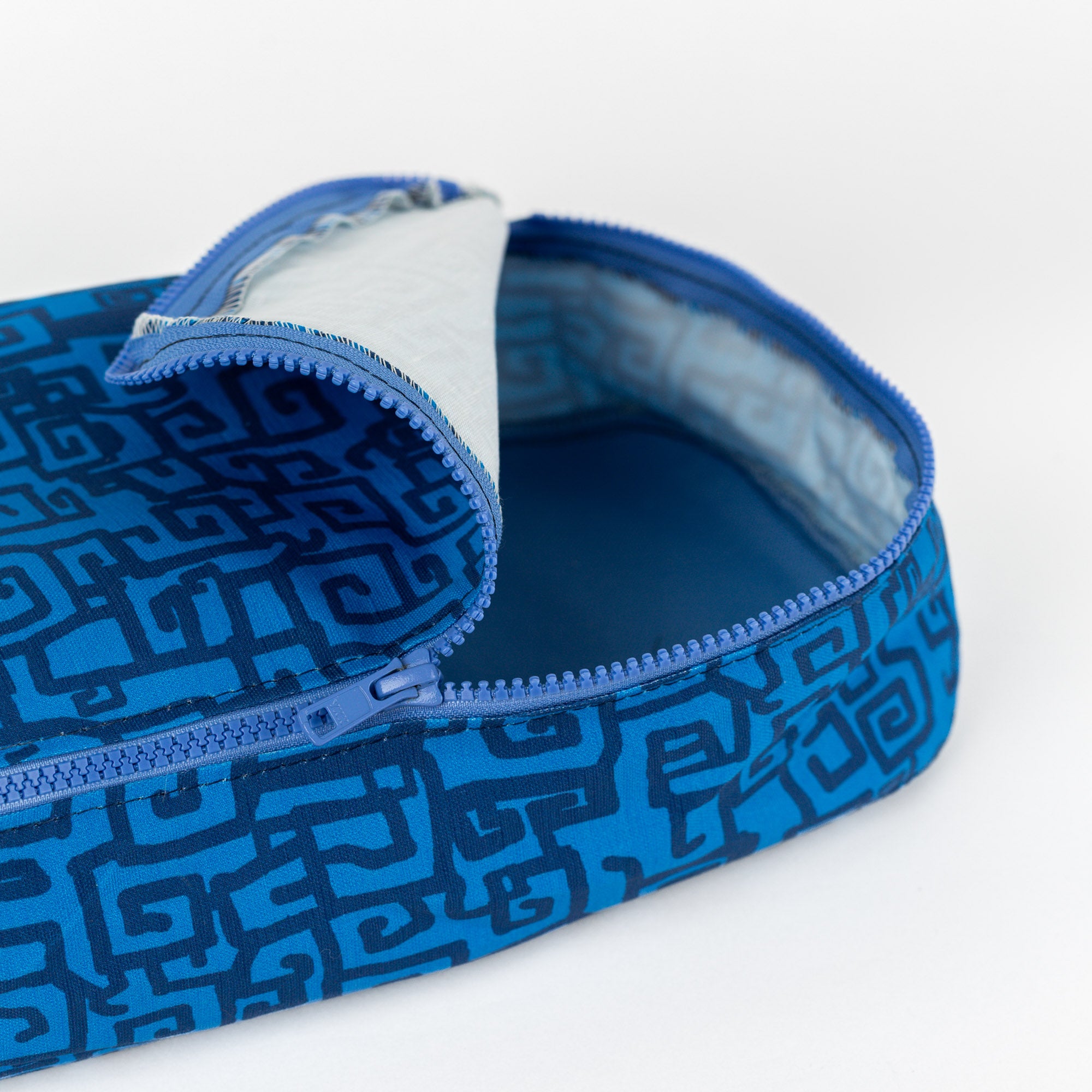 Grecian Grid Packing Cube in Midnight