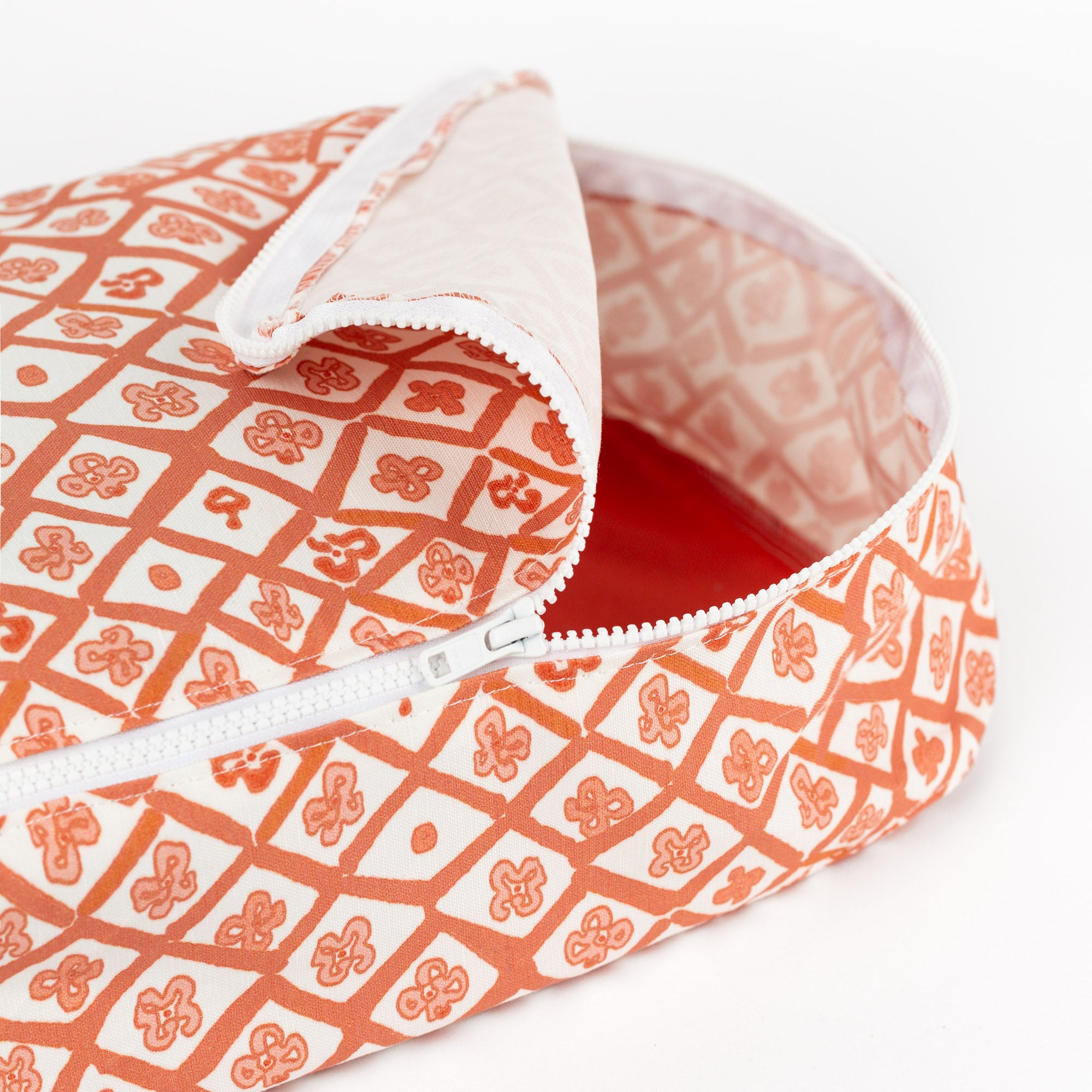 Picasso Trellis Packing Cube in Coral