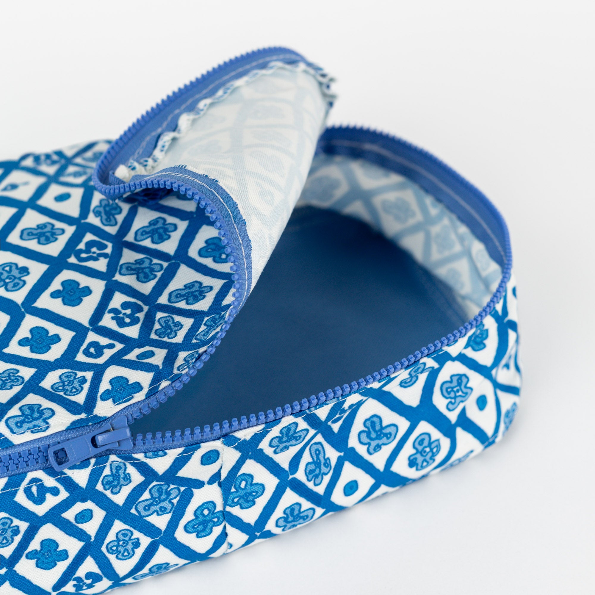 Picasso Trellis Packing Cube in Cobalt