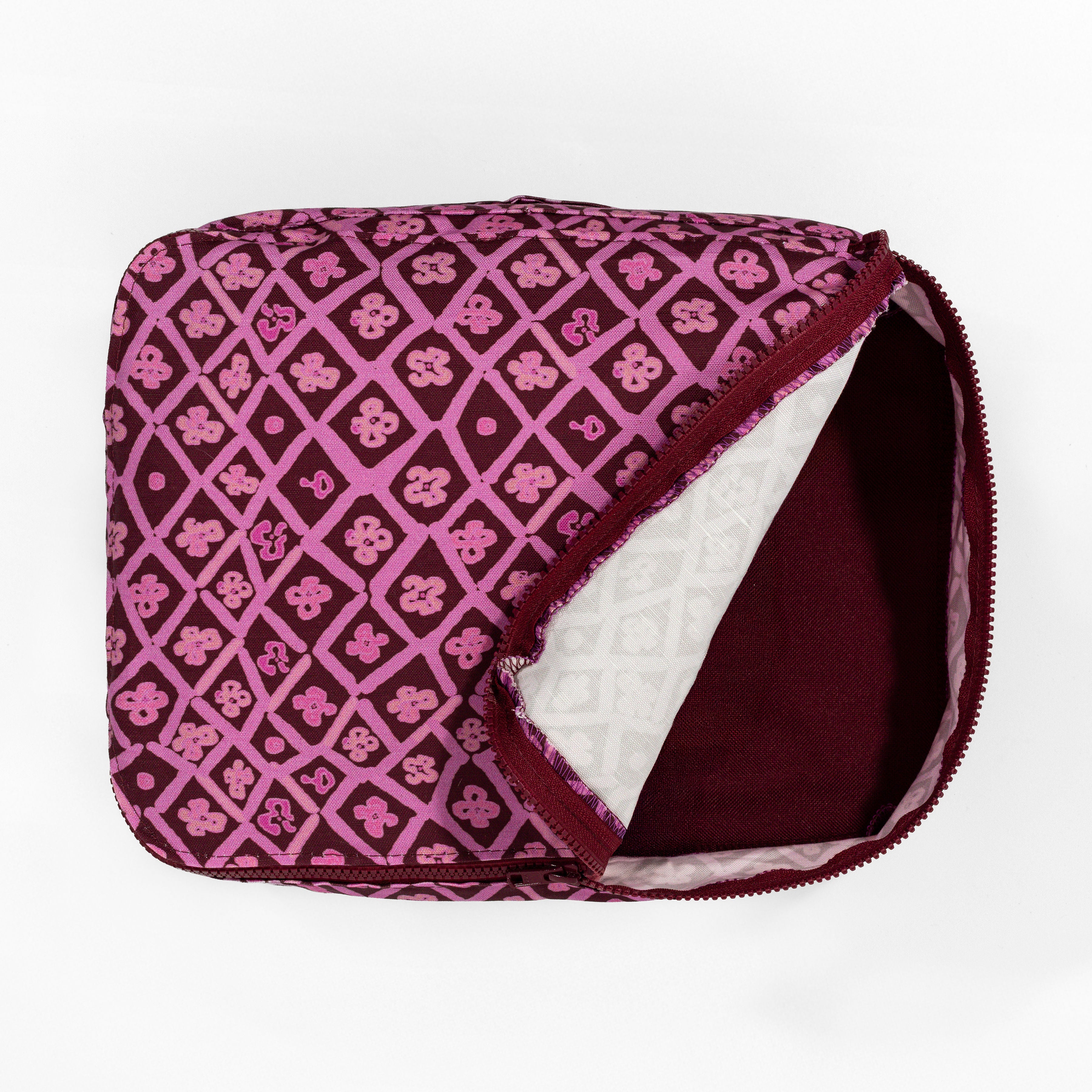 Picasso Trellis Packing Cube in Merlot