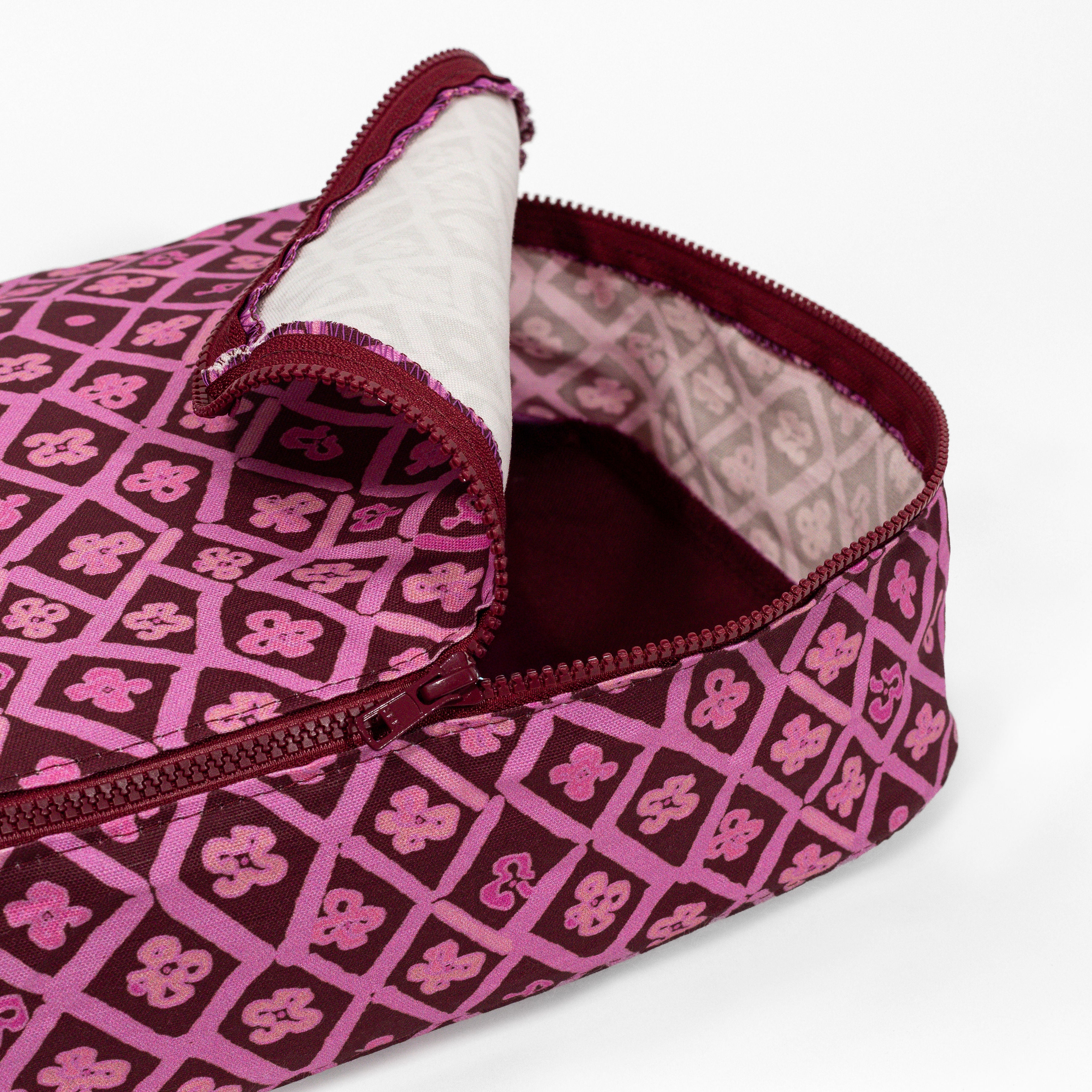 Picasso Trellis Packing Cube in Merlot